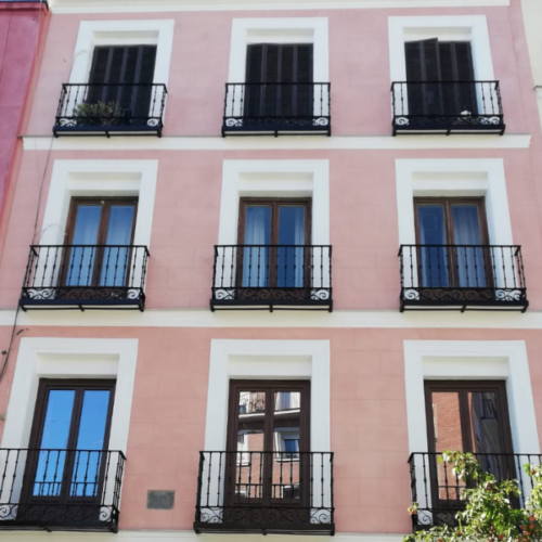 Proiescon: restauración de rejas, balcones y carpintería exterior en fachada histórica