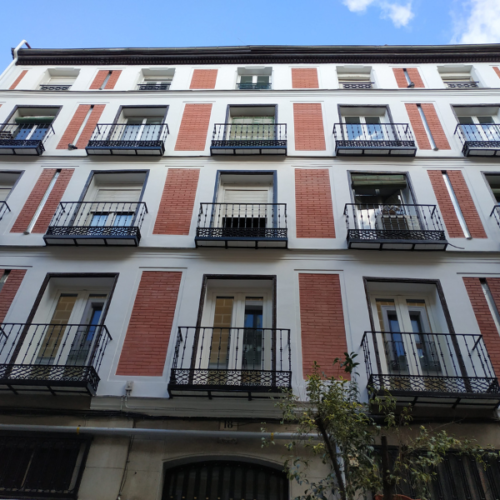 Proiescon: restauración de fachadas históricas con revocos y estucos de cal artesanales en Madrid