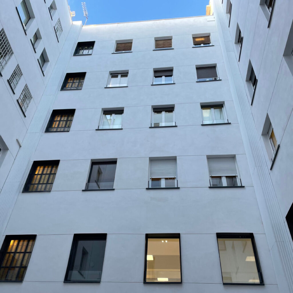 Todo lo que necesitas saber sobre la Rehabilitación de Patios Interiores