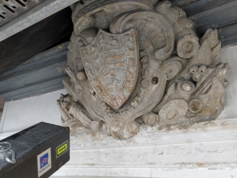 ESCUDO PRINCIPAL DEL MUSEO DEL ROMANTICISMO